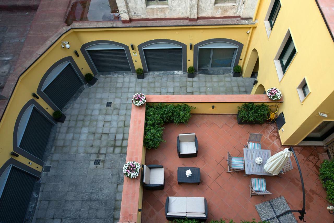 Апартаменты Le Terrazze Sul Cortile Салерно Экстерьер фото